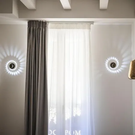 Luxury Rocopom - Front 호텔