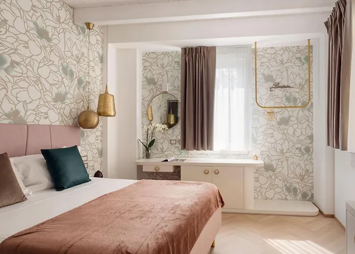 Szálloda Luxury Rocopom - Front *