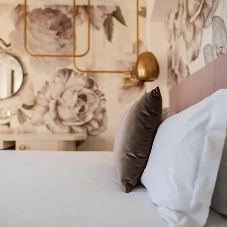 Luxury Rocopom - Front Hotell Malgrate