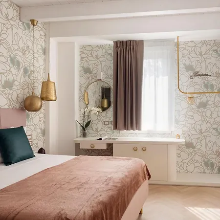 Hotell Luxury Rocopom - Front *
